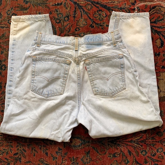 Vintage Levi mom jeans - Picture 10 of 17